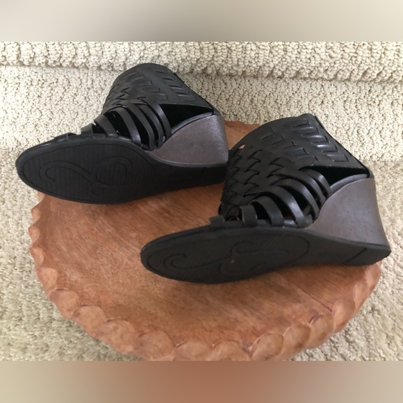 Black Wedge Shoes. - Picture 3 of 6